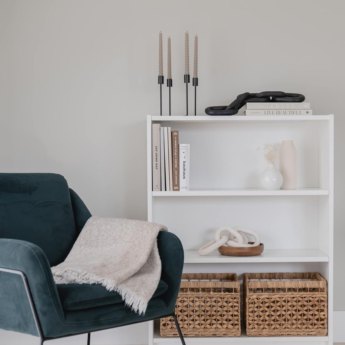Wood Chain Link Decor – Modern Wooden Chain Knot Sculpture for Coffee Table, Shelves & Home Décor